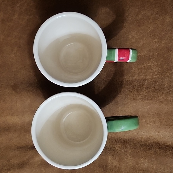 VINTAGE Pair of Red Ceramic Snowman Mugs by "TII Collections", 13 oz - Picture 4 of 10